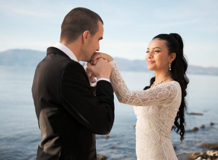 Fotografija mladenaca na otvorenom, romantika i priroda – fotograf vjenčanja rijeka