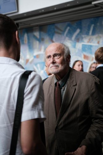 Formalno okupljanje u unutarnjem prostoru – Valorem Media