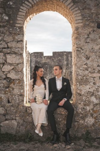 fotografiranje vjenčanja Istra - fotografija ruševina s parom u daljini