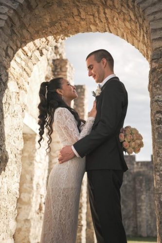 snimanje vjenčanja Kvarner - fotografija ruševina s parom u daljini