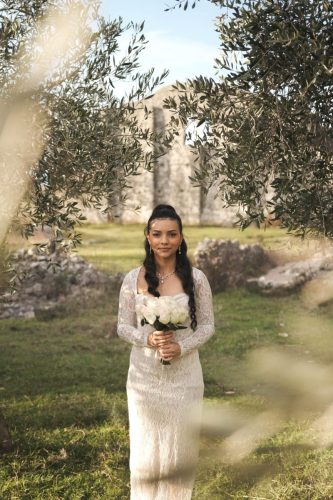 Profesionalna fotografija mladenke s buketom na otvorenom – profesionalni fotograf istra