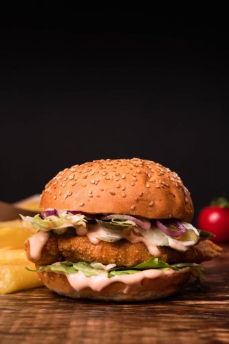 fotografiranje restorana Rijeka - luksuzni hamburger s cjeđenim sirom u Rijeci