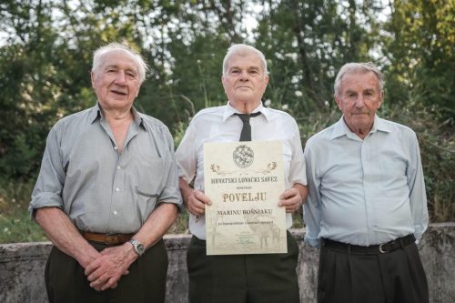 fotografija prijatelja u lovačkom domu Jelen Čavle Rijeka