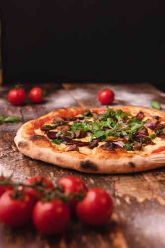 fotografiranje ugostiteljskih objekata Istra - pizza s tartufima u istarskoj konobi