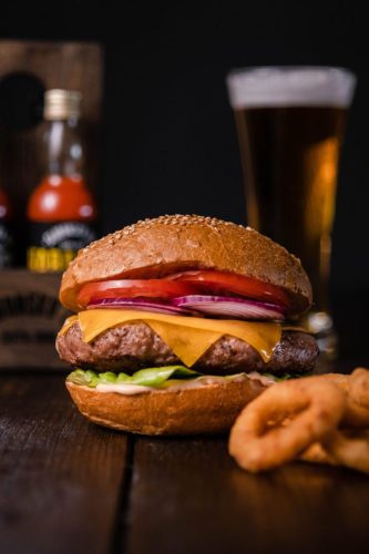 fotografiranje ugostiteljskih objekata Istra - hamburger s domaćim mesom u istarskom restoranu